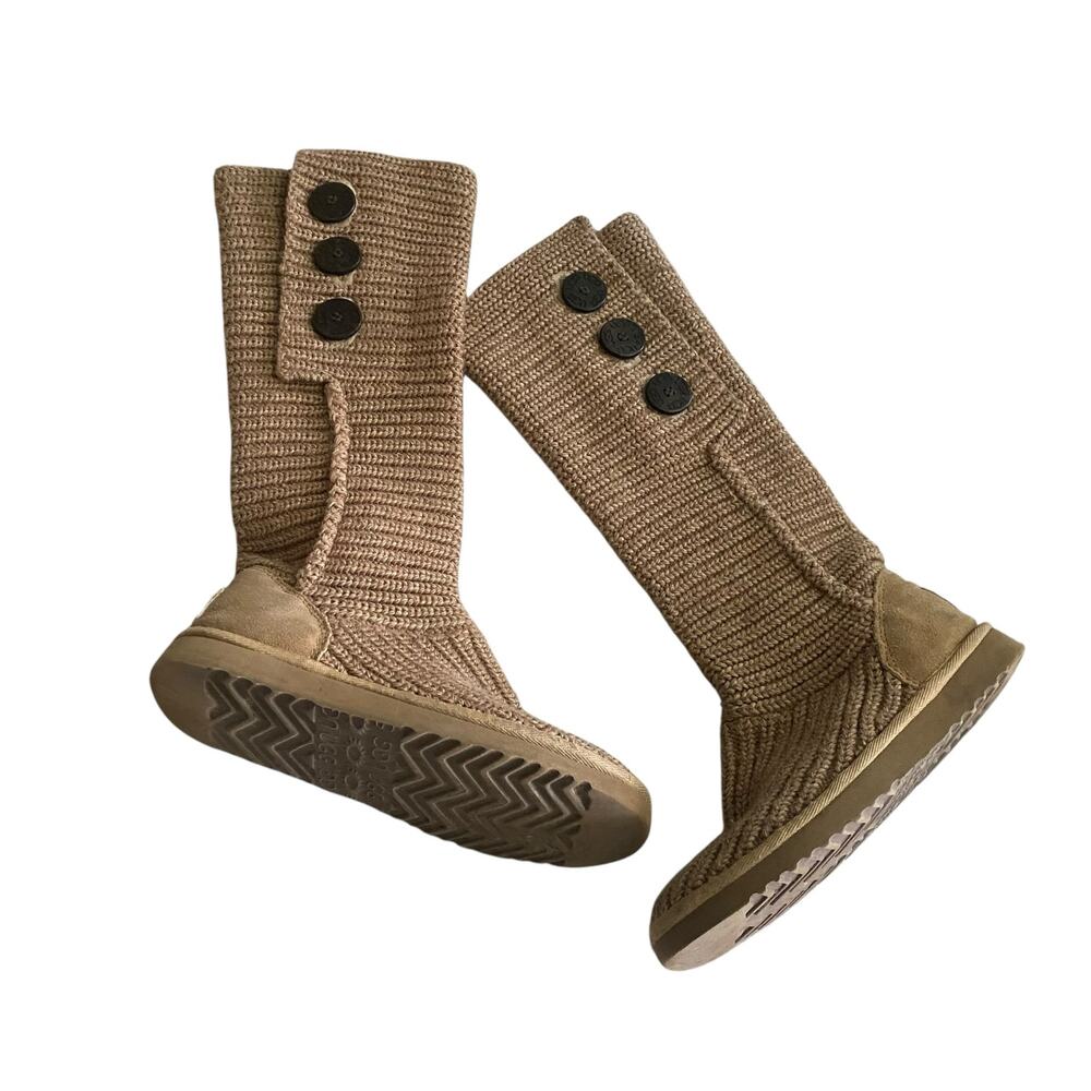 UGG Women’s Classic Cardy Boots Size 7 US / 38 EU Beige 5819 Sweater Boot Brown